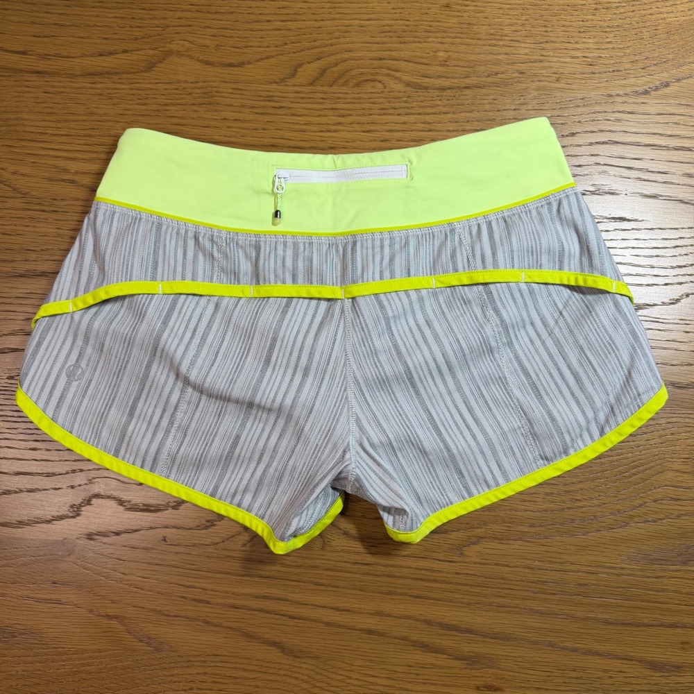 Lululemon Run Speed Up Shorts Wee Are From Space Silver Spoon Print Size 4 - Picture 2 of 7